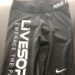 LIVESORE Nike Pro capris